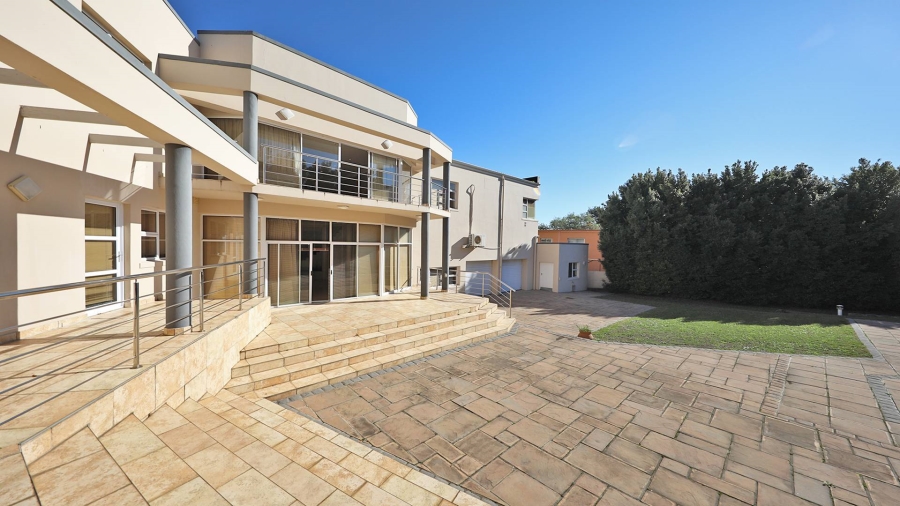 5 Bedroom Property for Sale in Plattekloof Western Cape